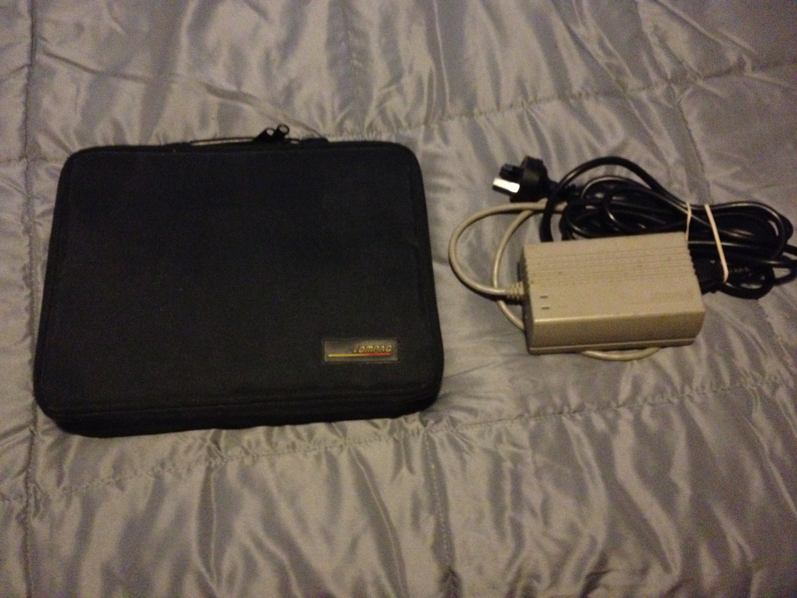 Compaq LTE 286 Bag and Charger